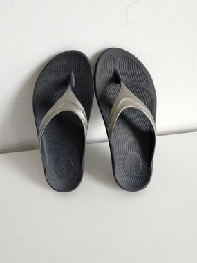 Oofos Black & Metallic Silver Flip Flop Sandals